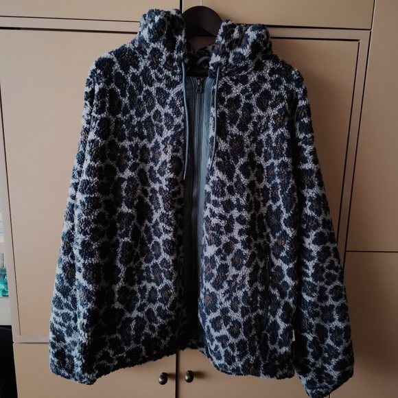URBAN OUTFITTERS UO Patterned Fleece Hooded Jacket - NWT (L) - Picture 3 of 16